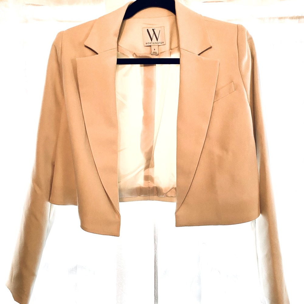 Worthington cream cropped blazer. Size S